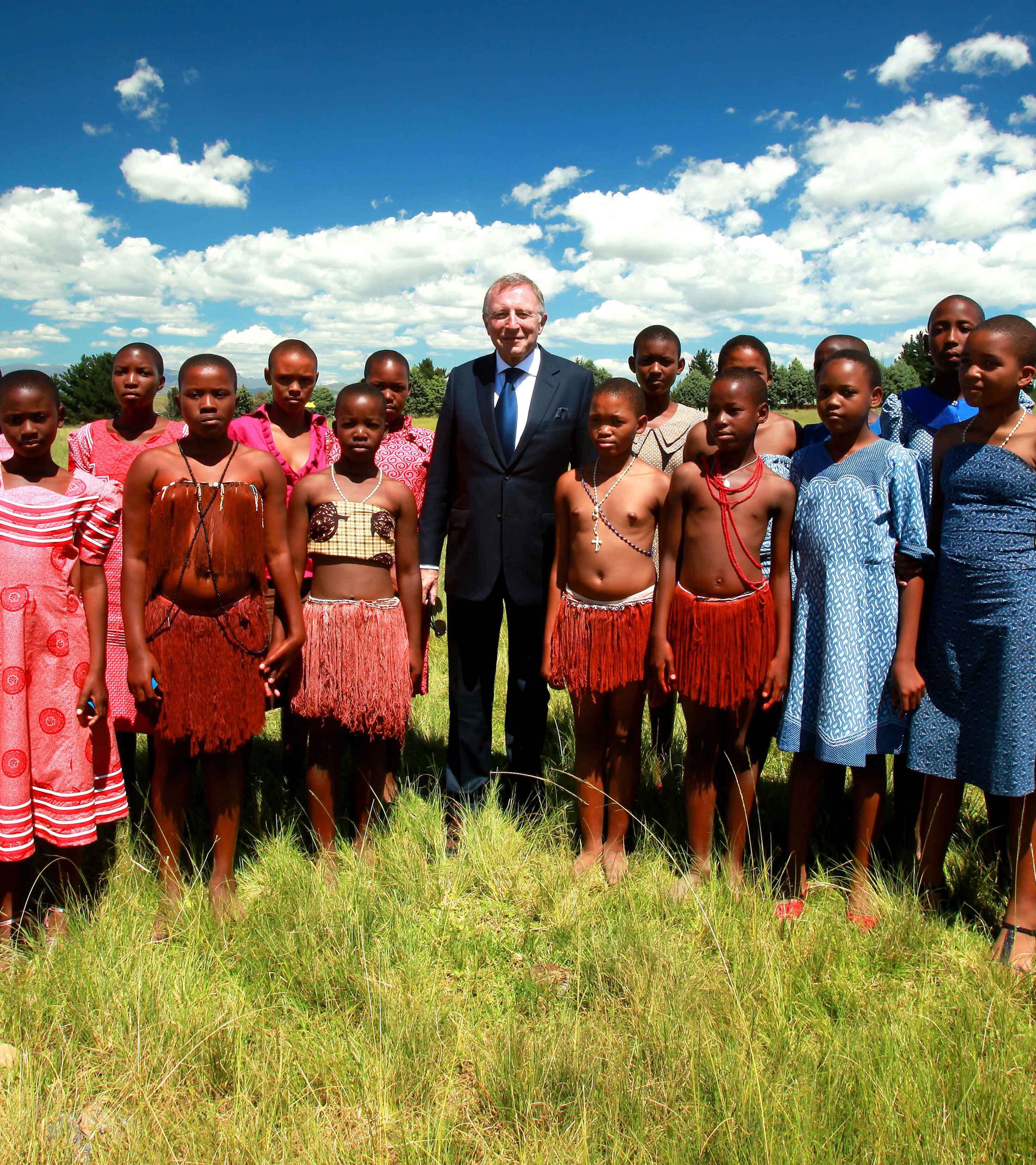 Laurence Graff and children in South Africa