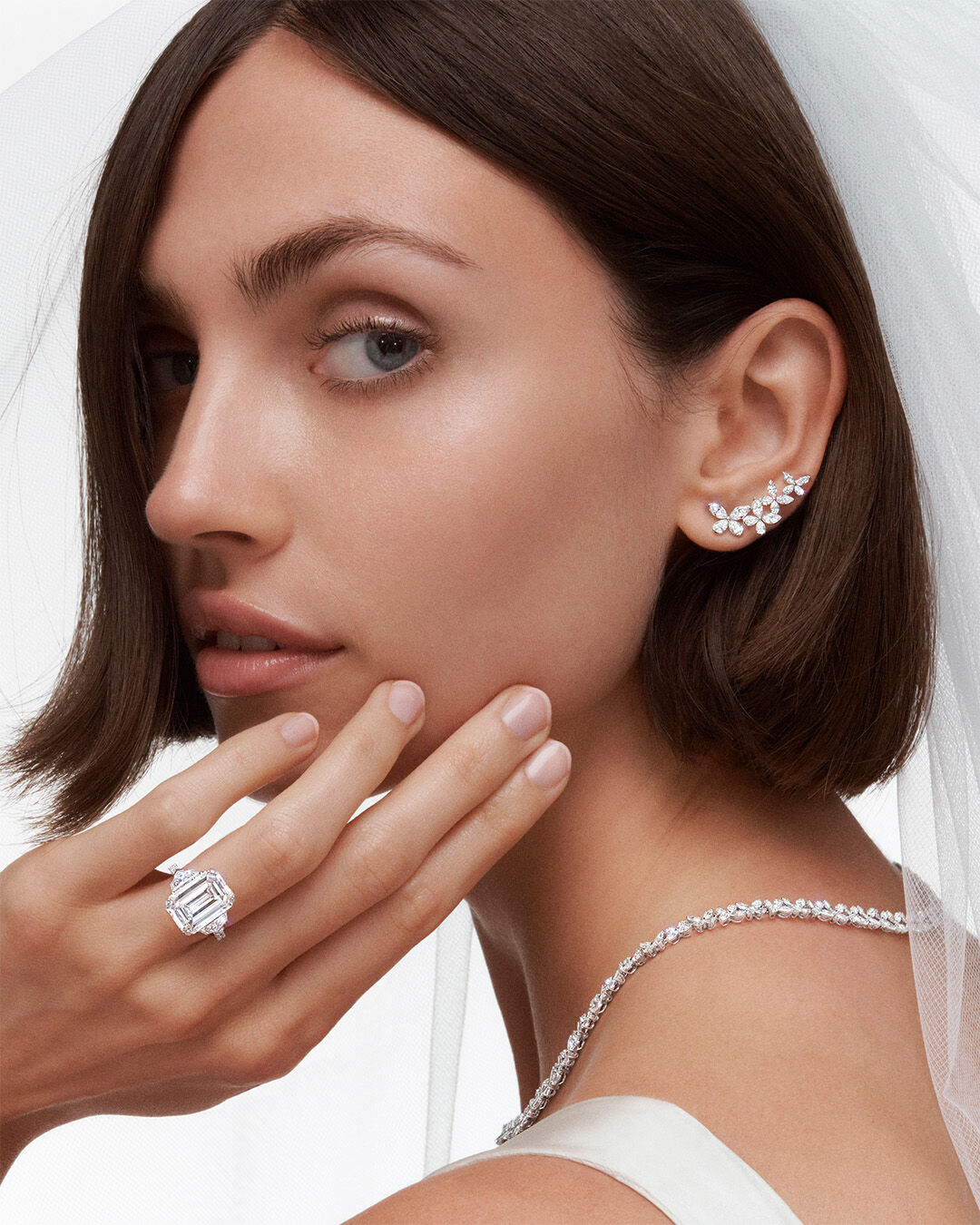 Tilda's Bow - image shows Graff Tilda's Bow Diamond Earrings