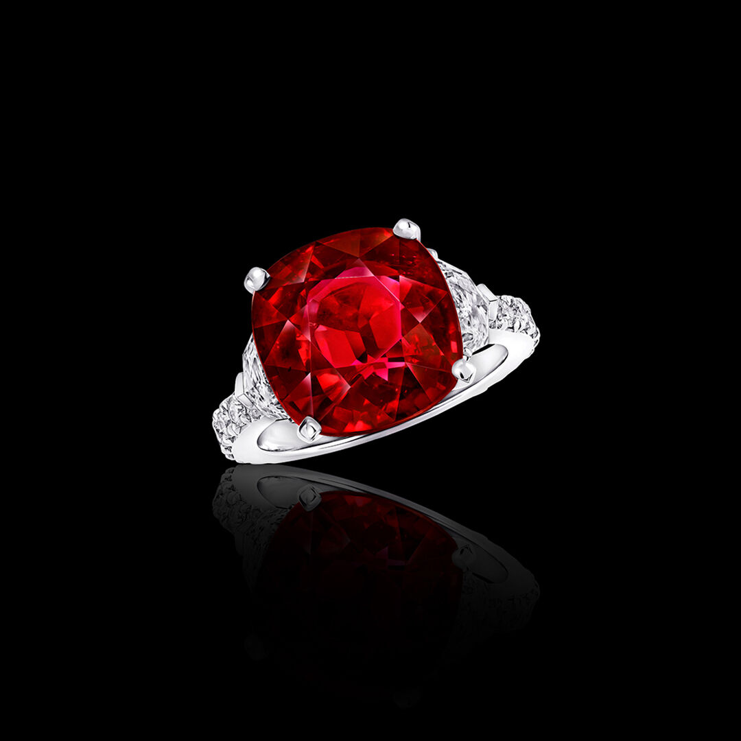 Image of Graff Ruby High Jewellery bangle