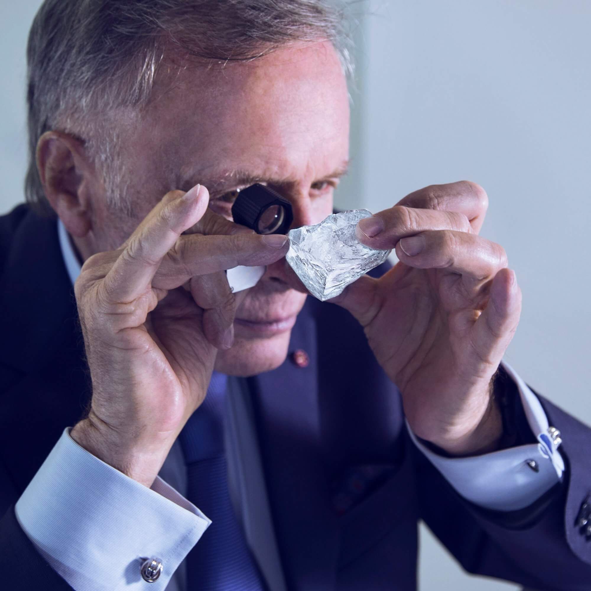 Mr Laurence Graff looking into the Lesedi La Rona rough diamond through a loupe