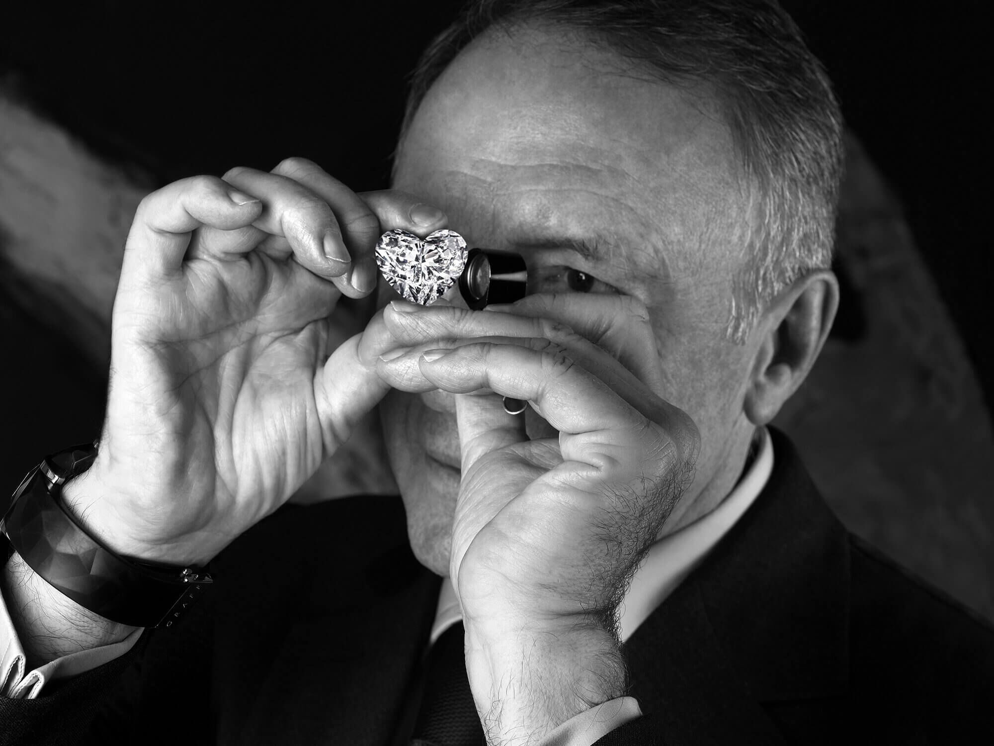 Laurence Graff looking into the Graff Venus heart shape diamond via a loupe