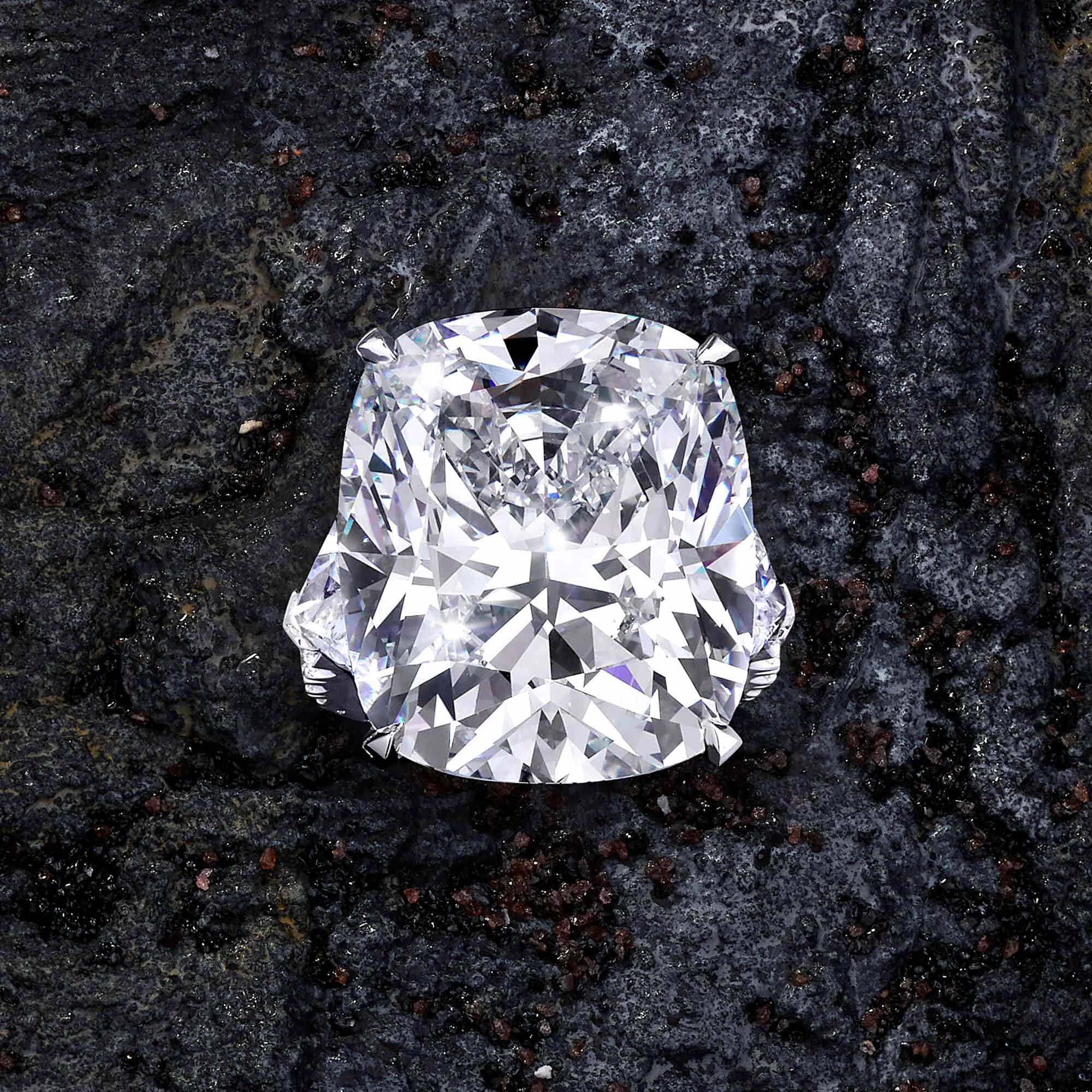 Three high jewellery diamond ring by Graff with diamond setting tools
