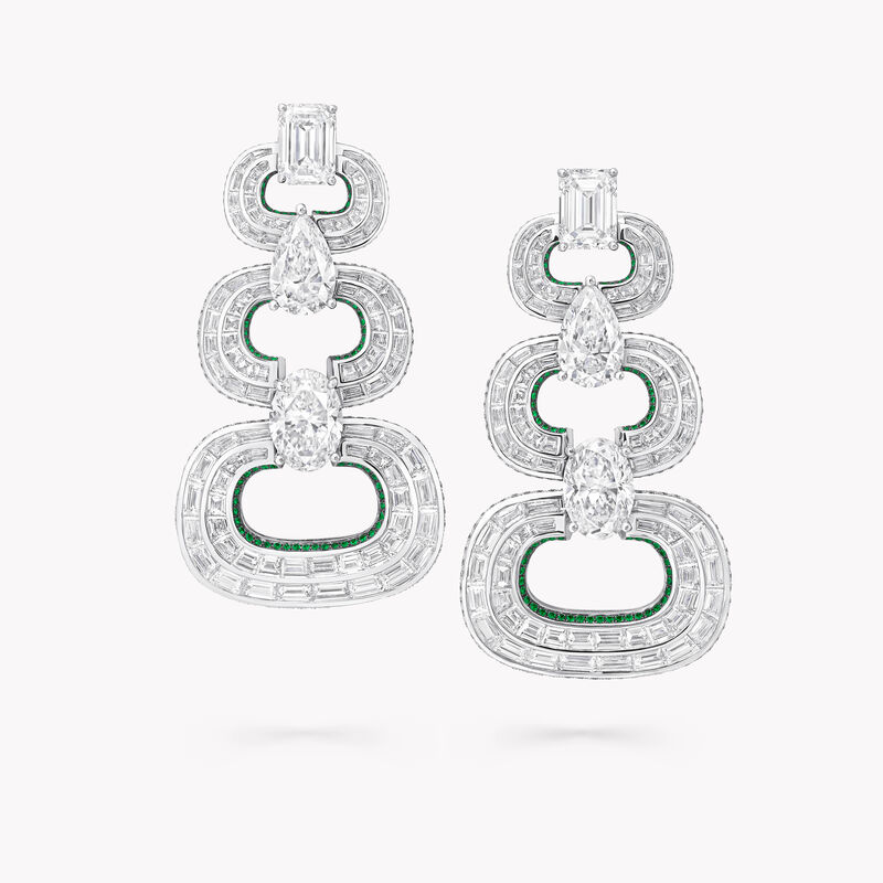 椭圆形、祖母绿形切割、梨形、梯形切割和圆形钻石及密镶圆形祖母绿耳环