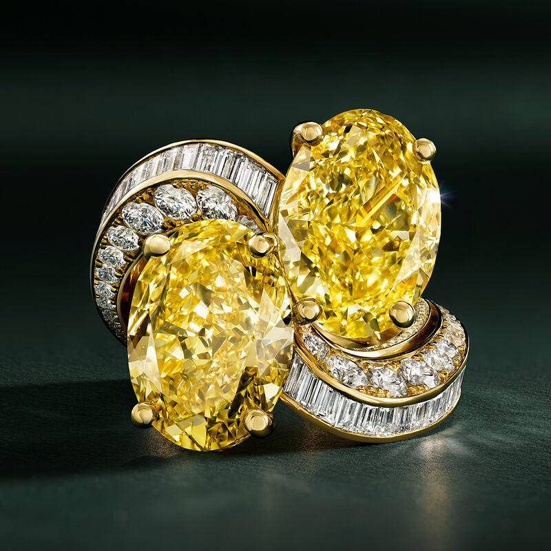 椭圆形艳彩黄钻和梯形切割白钻&ldquo;Toi et Moi&rdquo;戒指