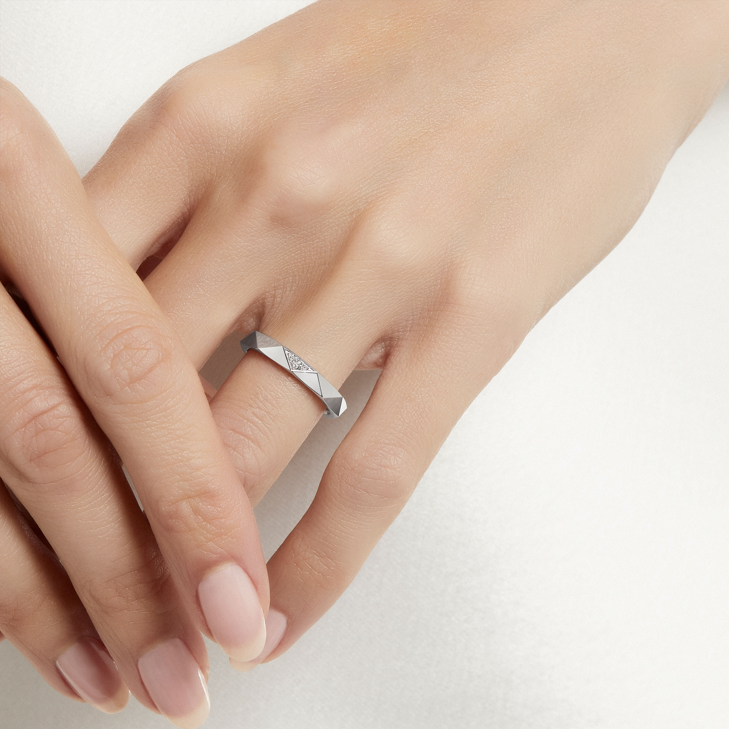 Graff signature pavé wedding band price on sale