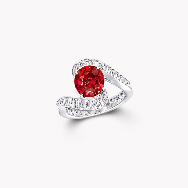 椭圆形红宝石高级珠宝戒指