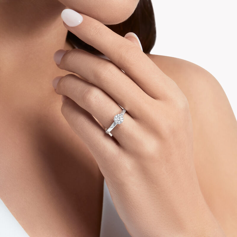 Laurence Graff Signature Round Diamond Engagement Ring, , hi-res