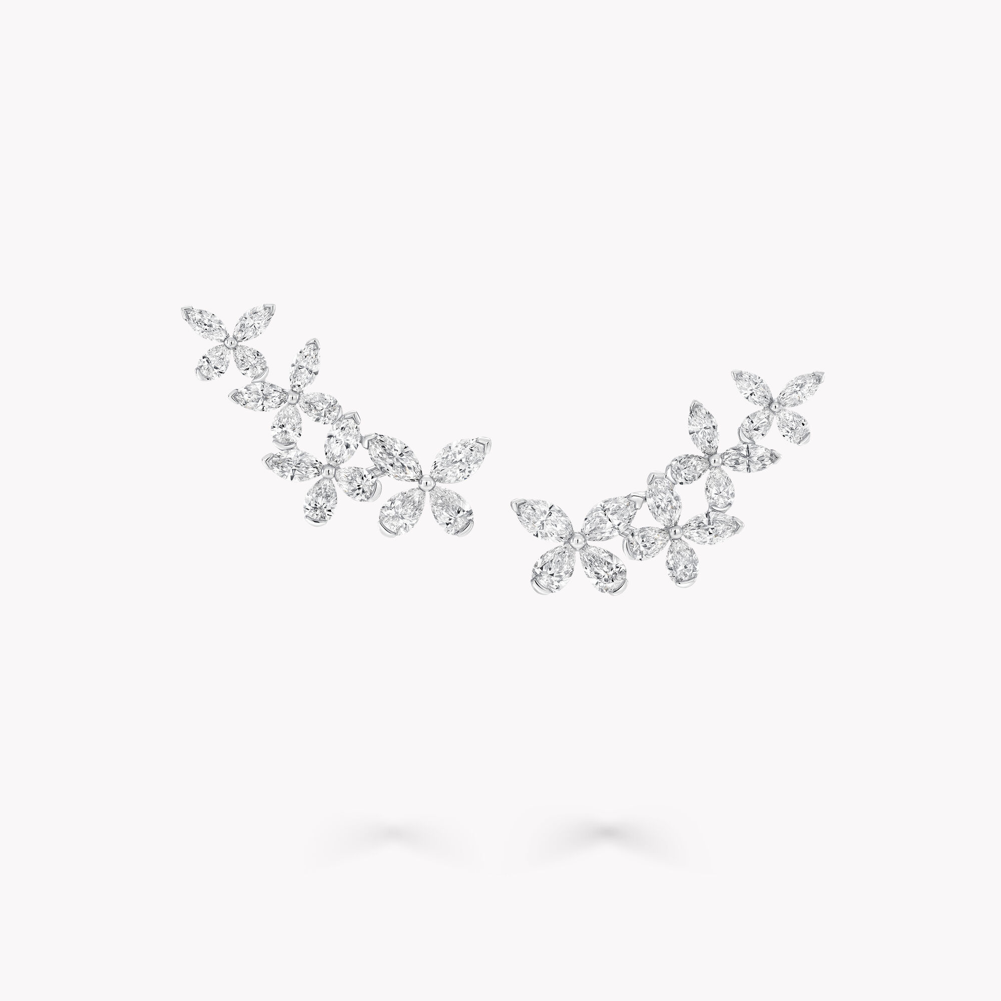 经典蝴蝶马眼形切割和梨形钻石耳环(小号款), 18K白K金 | 格拉夫