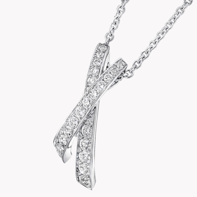 Kiss Pavé Diamond Pendant, , hi-res