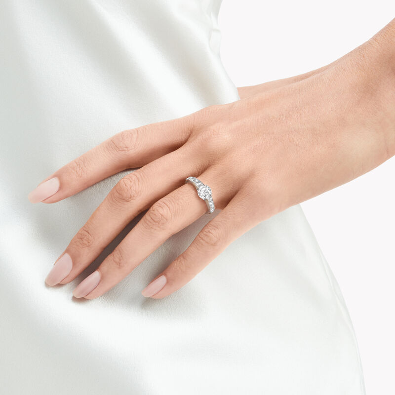 Laurence Graff Signature Round Diamond Engagement Ring, , hi-res