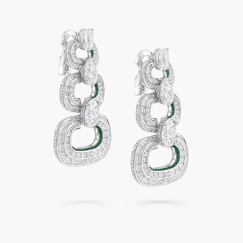 椭圆形、祖母绿形切割、梨形、梯形切割和圆形钻石及密镶圆形祖母绿耳环