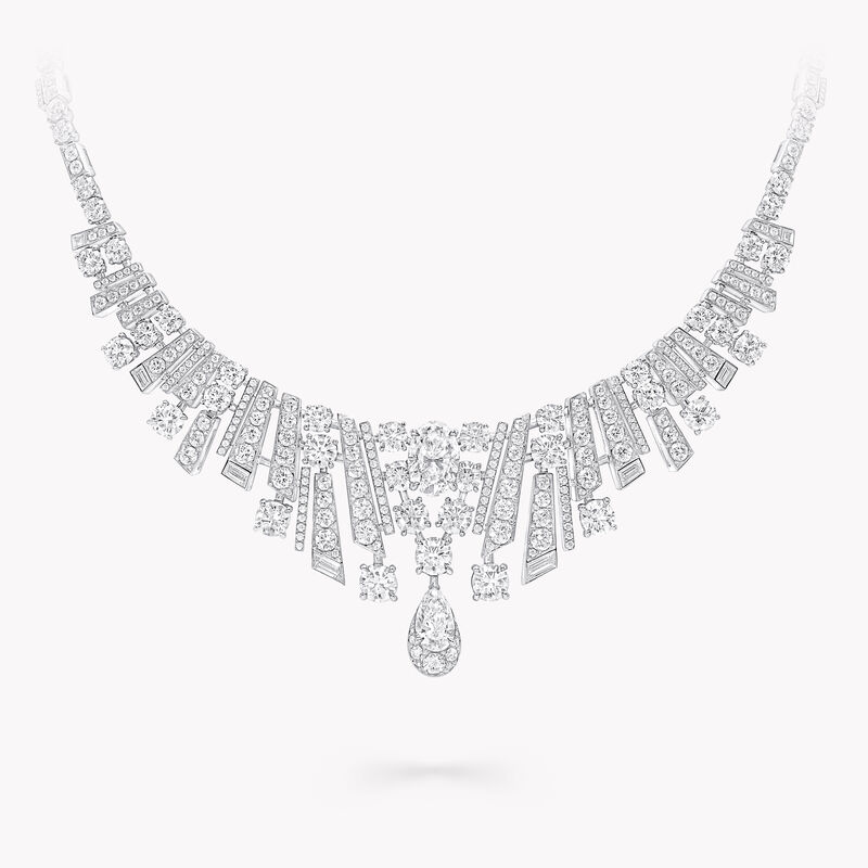 椭圆形、梨形、圆形和梯形切割钻石项链