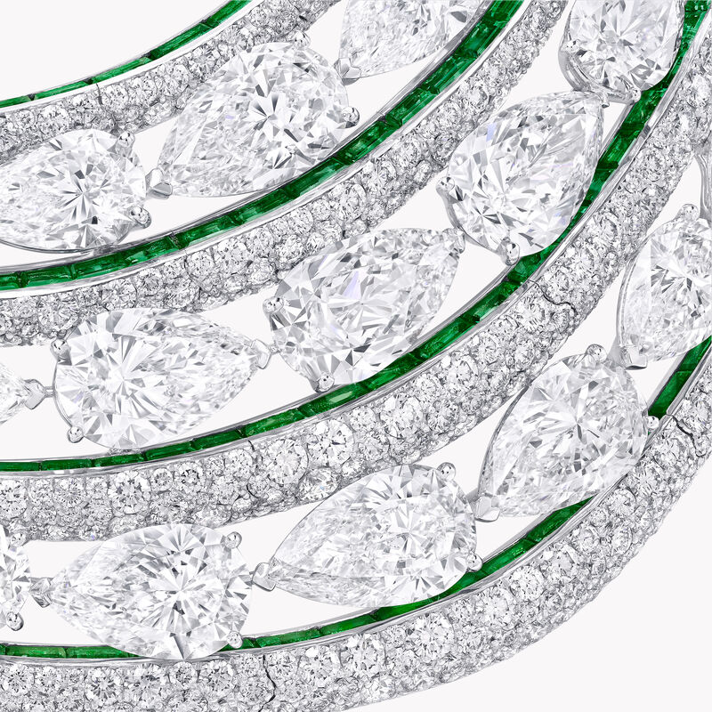 梨形和圆形钻石及梯形切割祖母绿项链