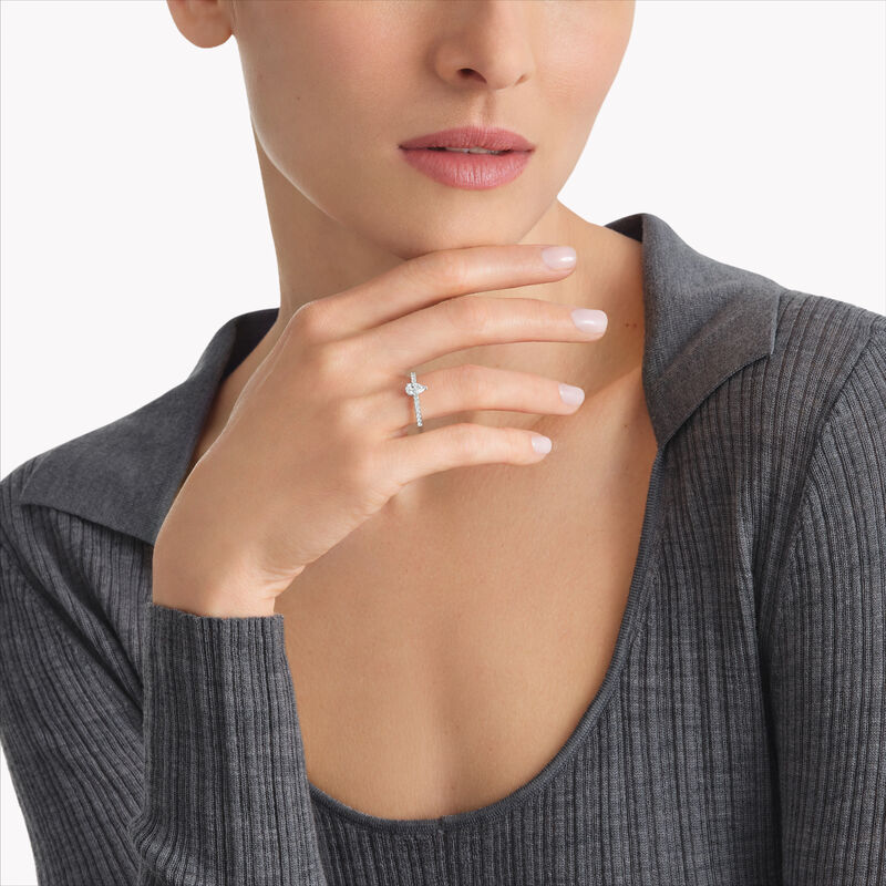 Foufou梨形钻石戒指