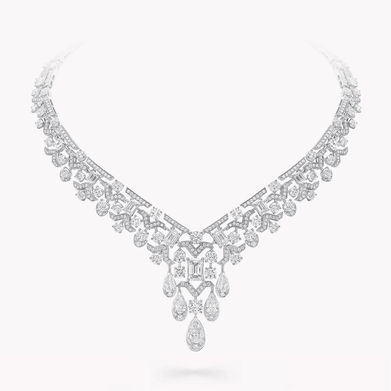 祖母绿形切割、梨形和圆形钻石项链