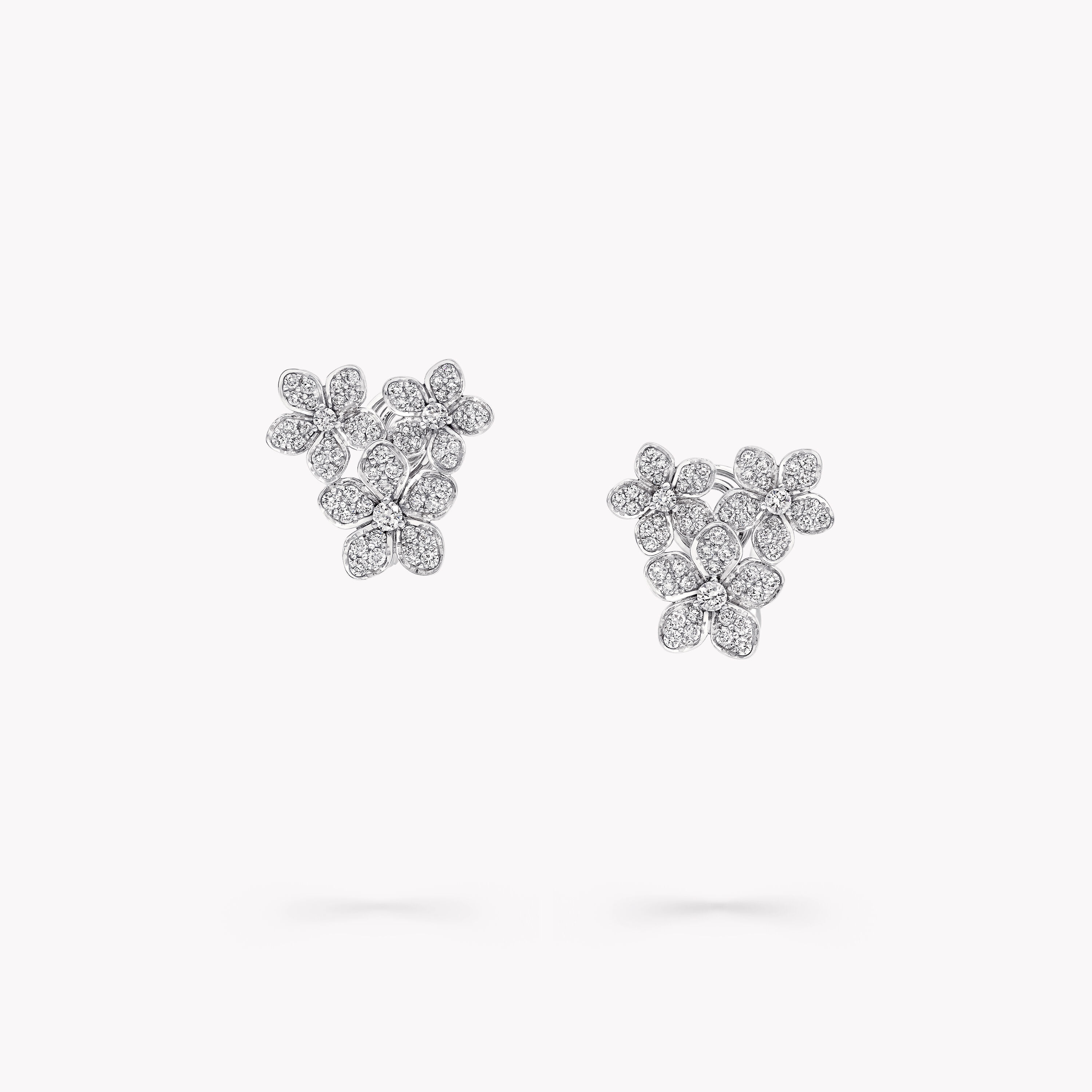 Flower cluster top stud earrings