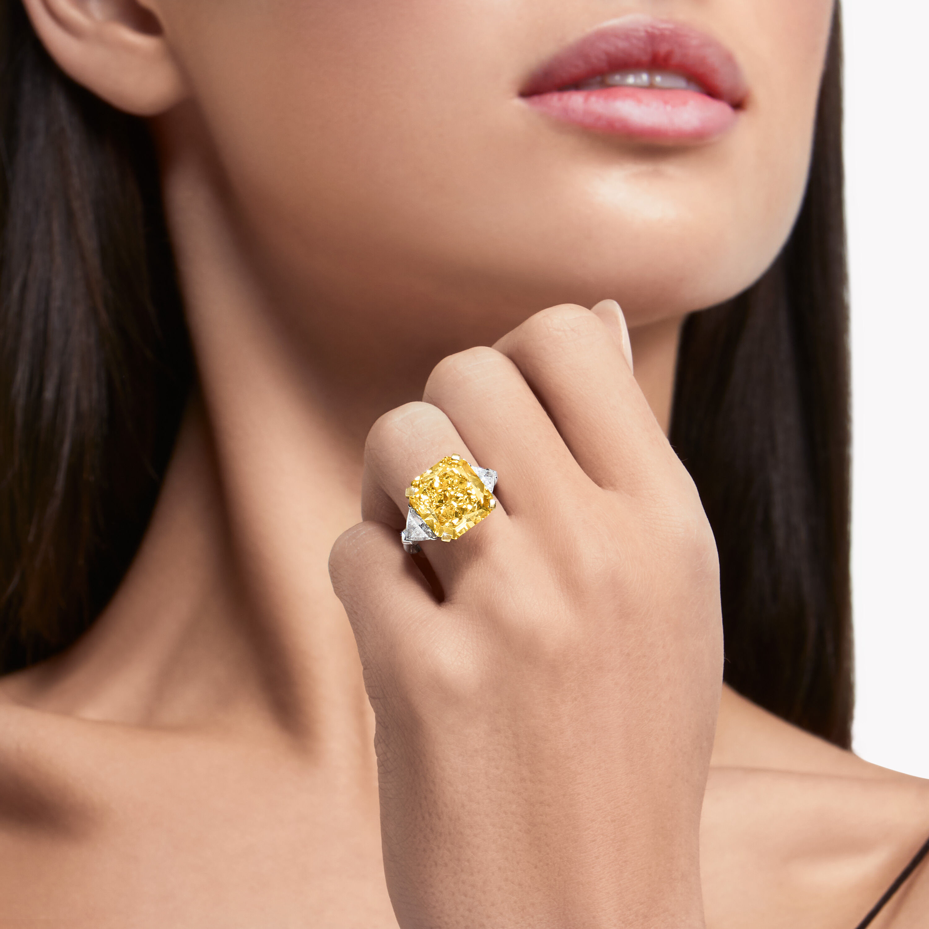 11.04 ct Fancy Yellow radiant cut diamond ring 12.28 cts Graff