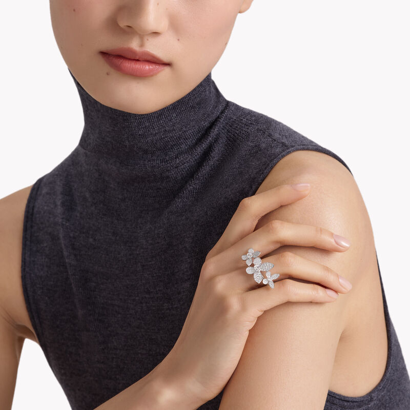 缱绻蝴蝶钻石戒指