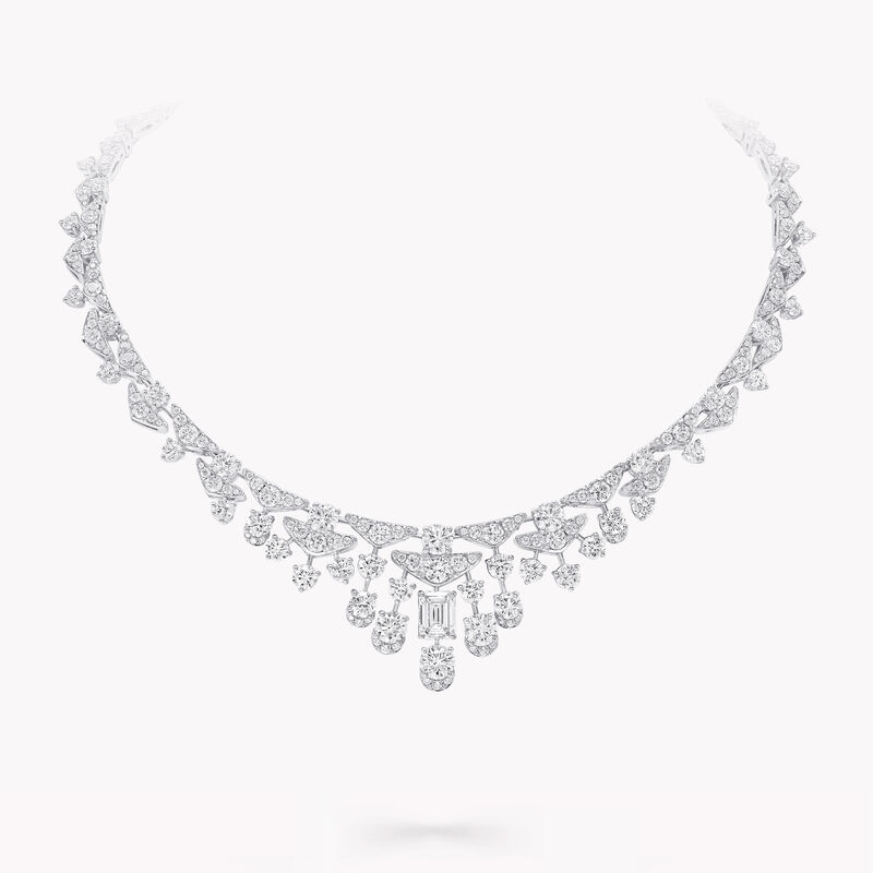 祖母绿形切割和圆形钻石项链