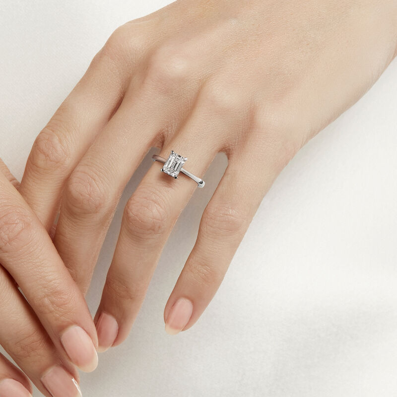 Paragon祖母绿形切割钻石订婚戒指, , hi-res