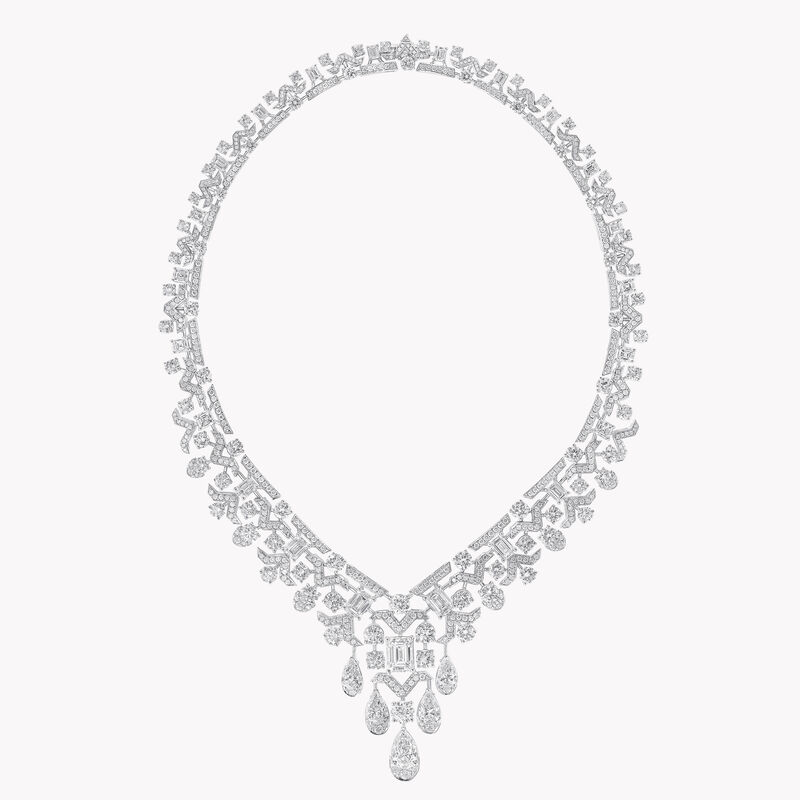 祖母绿形切割、梨形和圆形钻石项链