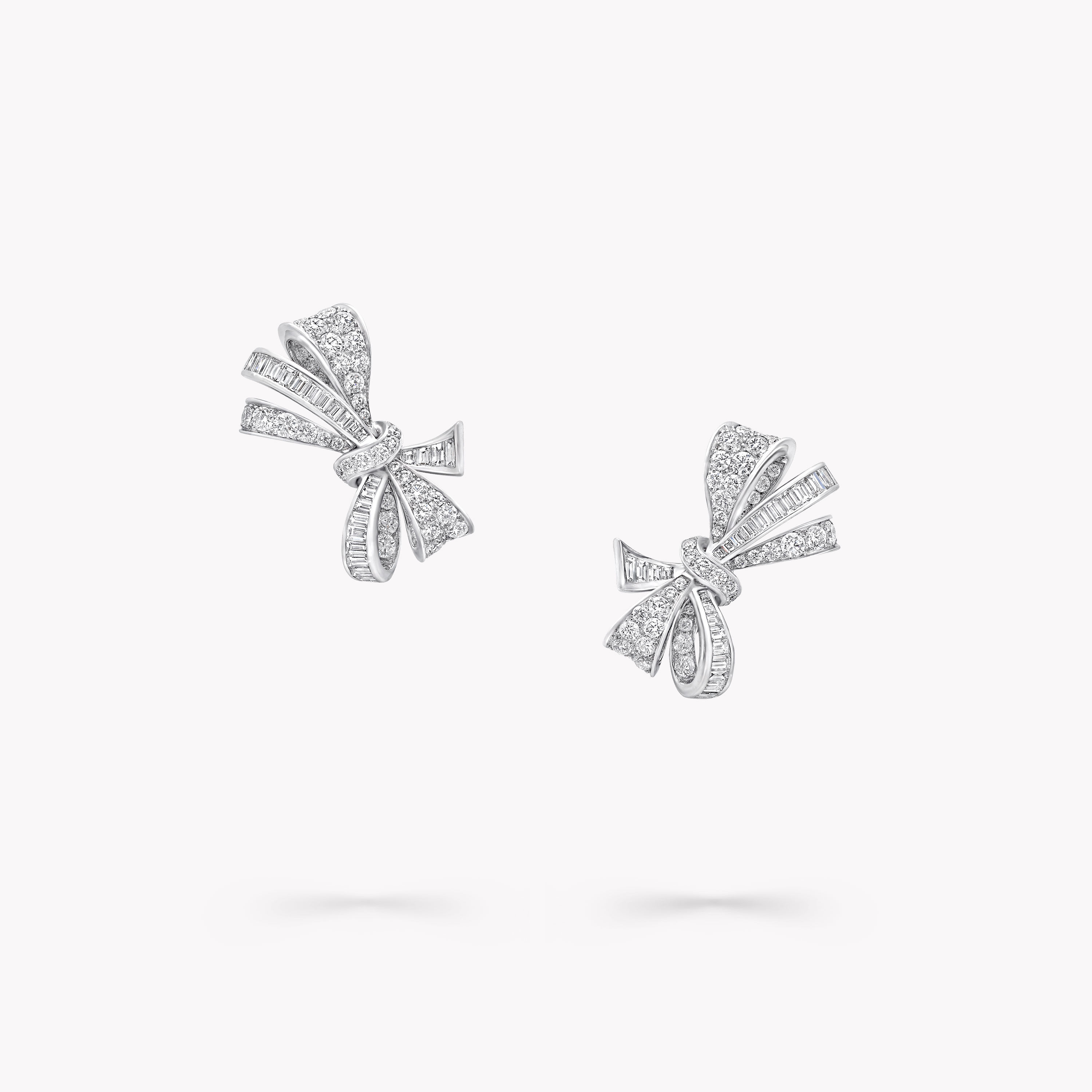 Tilda's Bow经典钻石耳钉, 白金| 格拉夫 Tilda's Bow经典钻石耳钉, 白金| 格拉夫