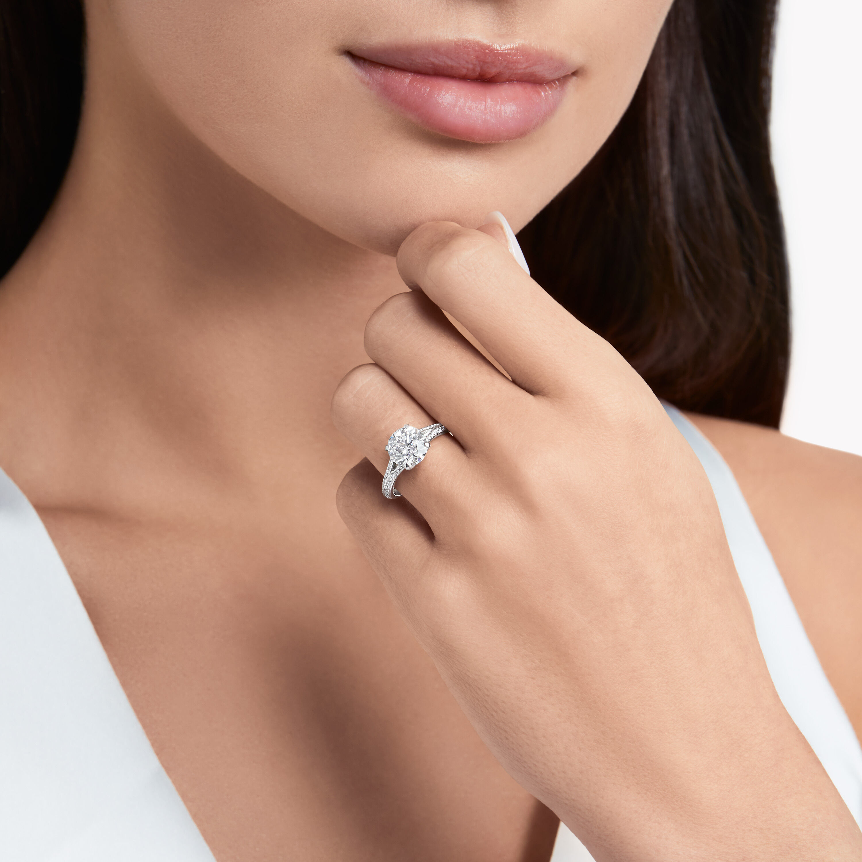 Diamond round outlet ring