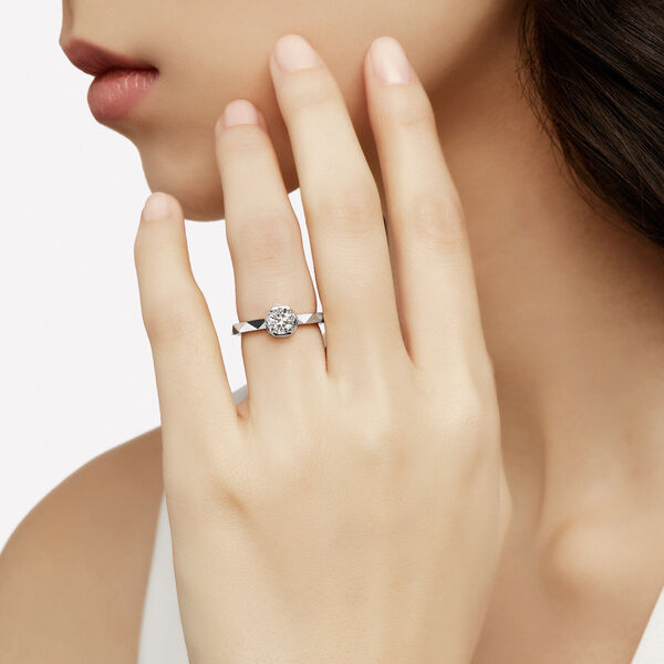 Laurence Graff Signature Diamond Ring, , hi-res
