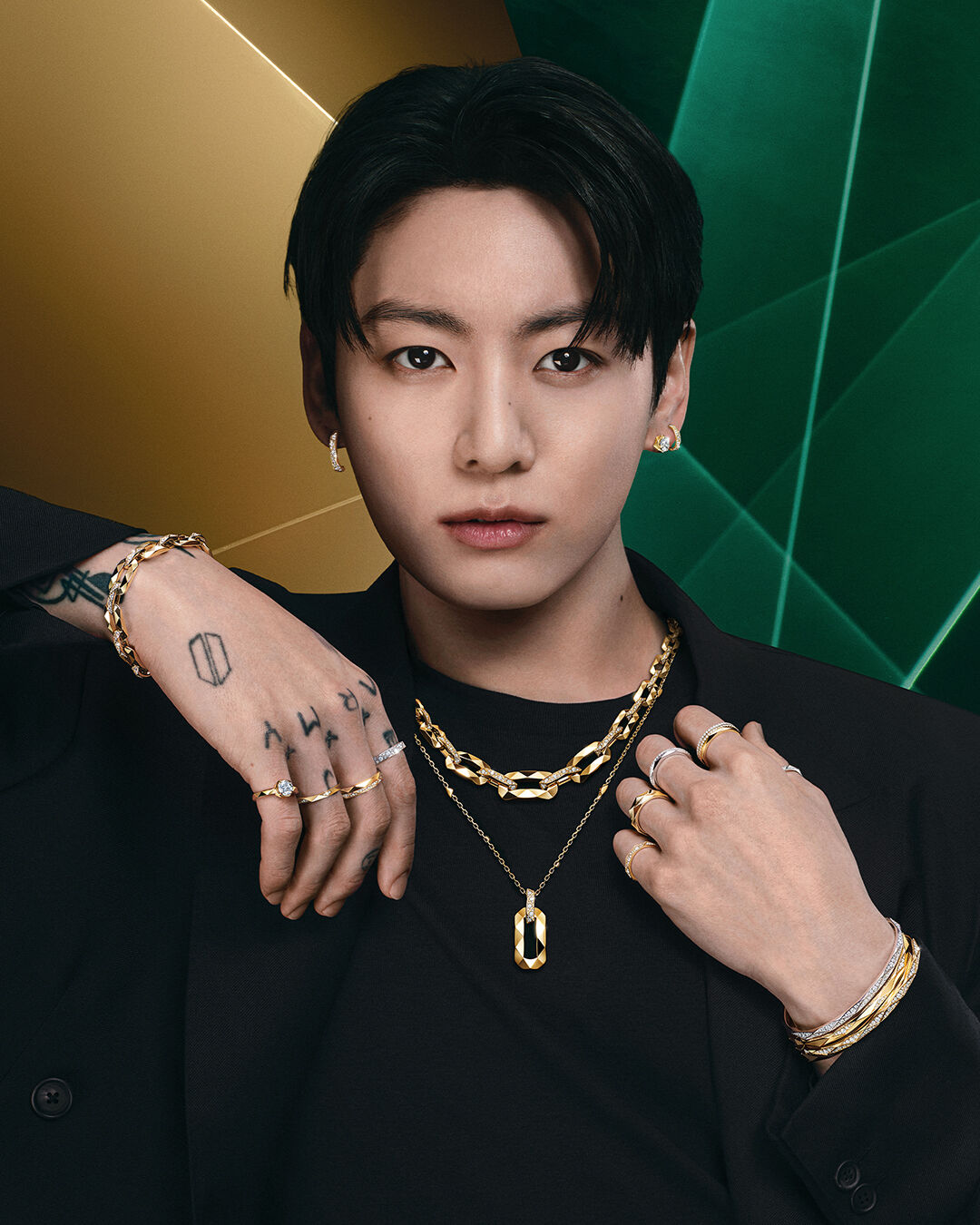 Image of Brand Ambassador Jung Kook wearing Laurence Graff Signature jewellery