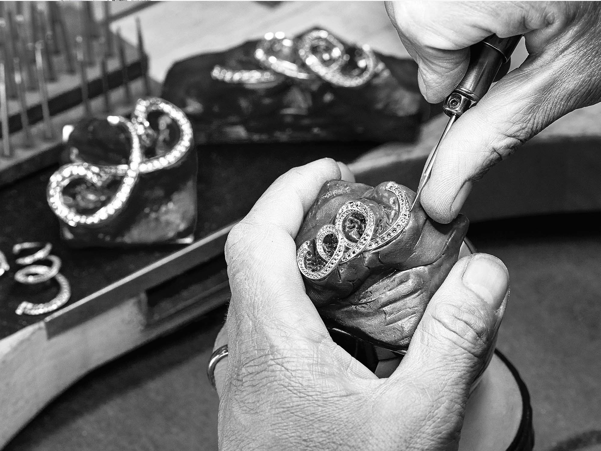 Graff Jeweler crafting Graff Inspired by Twombly diamond jewellery collection.